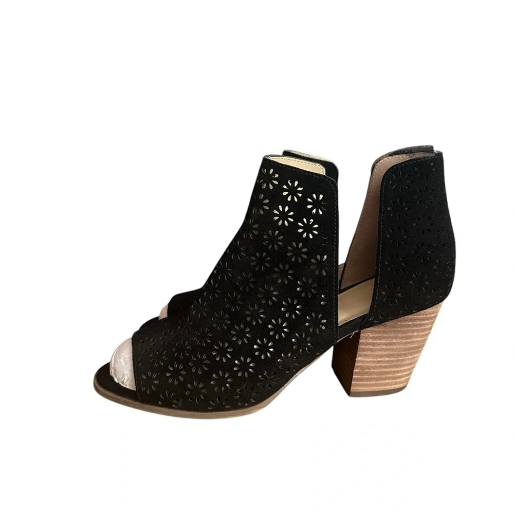 Crown‎ & Ivy black heels